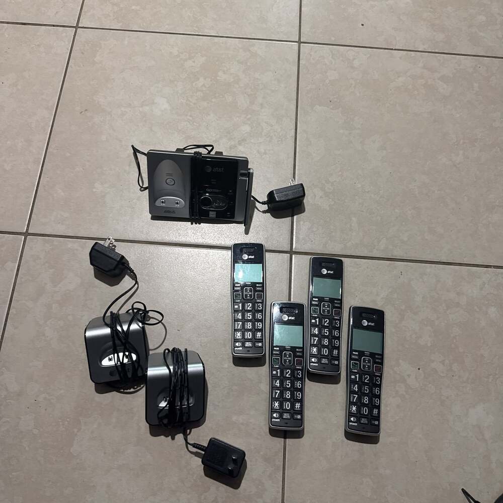 AT&T Cordless Phone System - 4 Handsets & Answering Machine Base Station